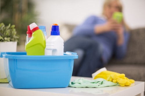 Local regular cleaning for kitchens and bathrooms